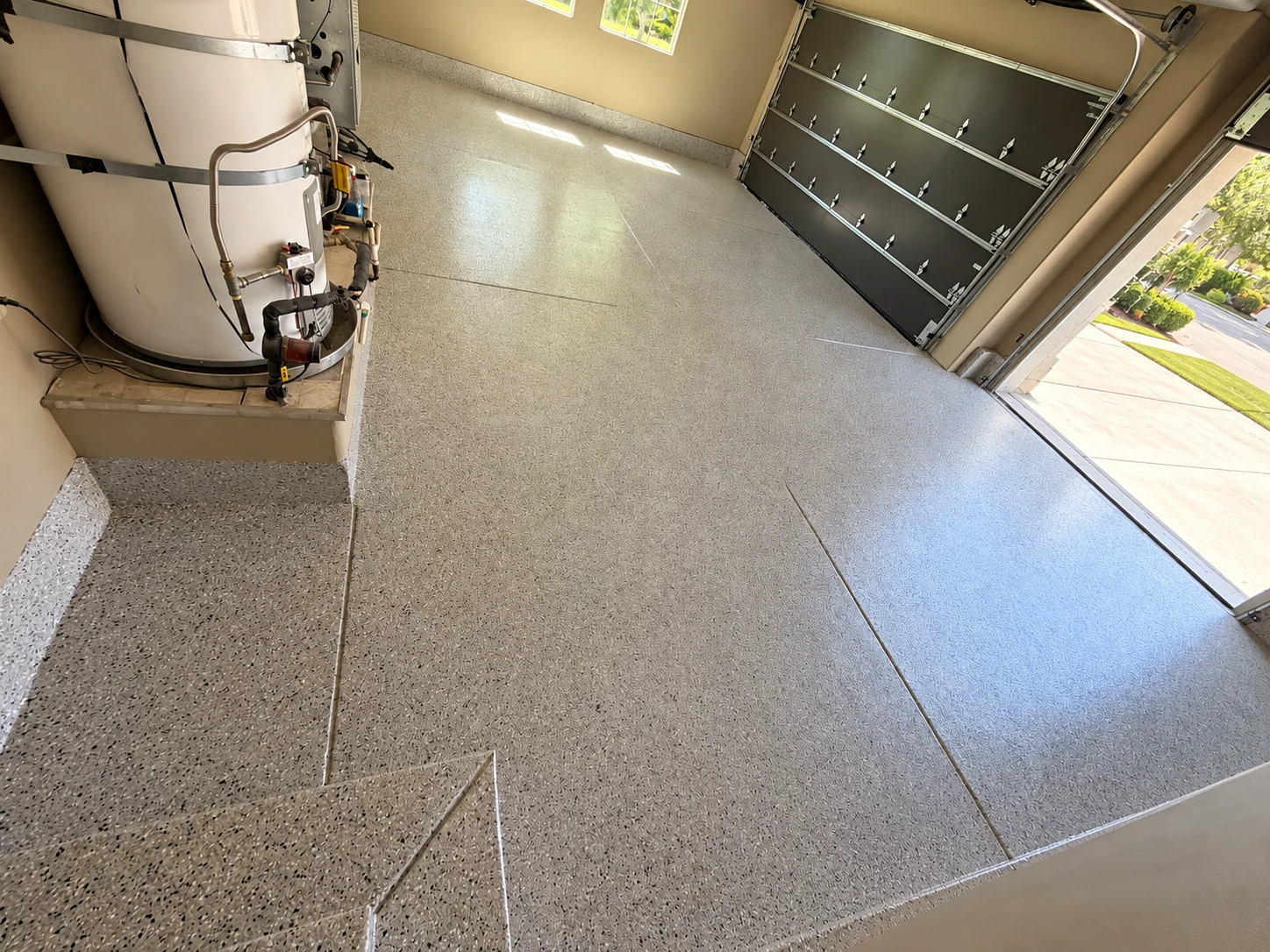 Flake epoxy floor