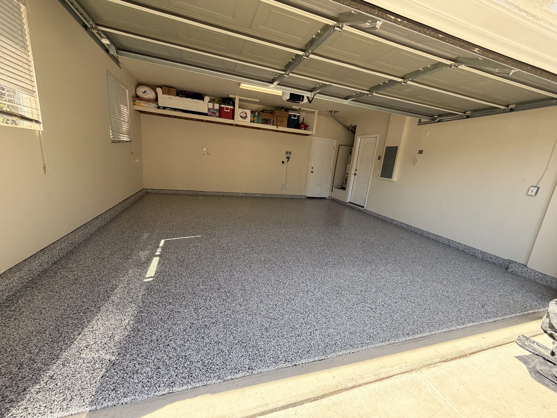 Flake epoxy floor