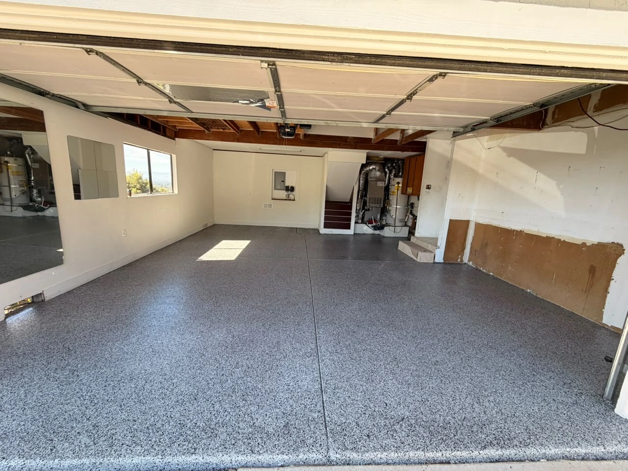 Finished flake epoxy garage floor in Milpitas