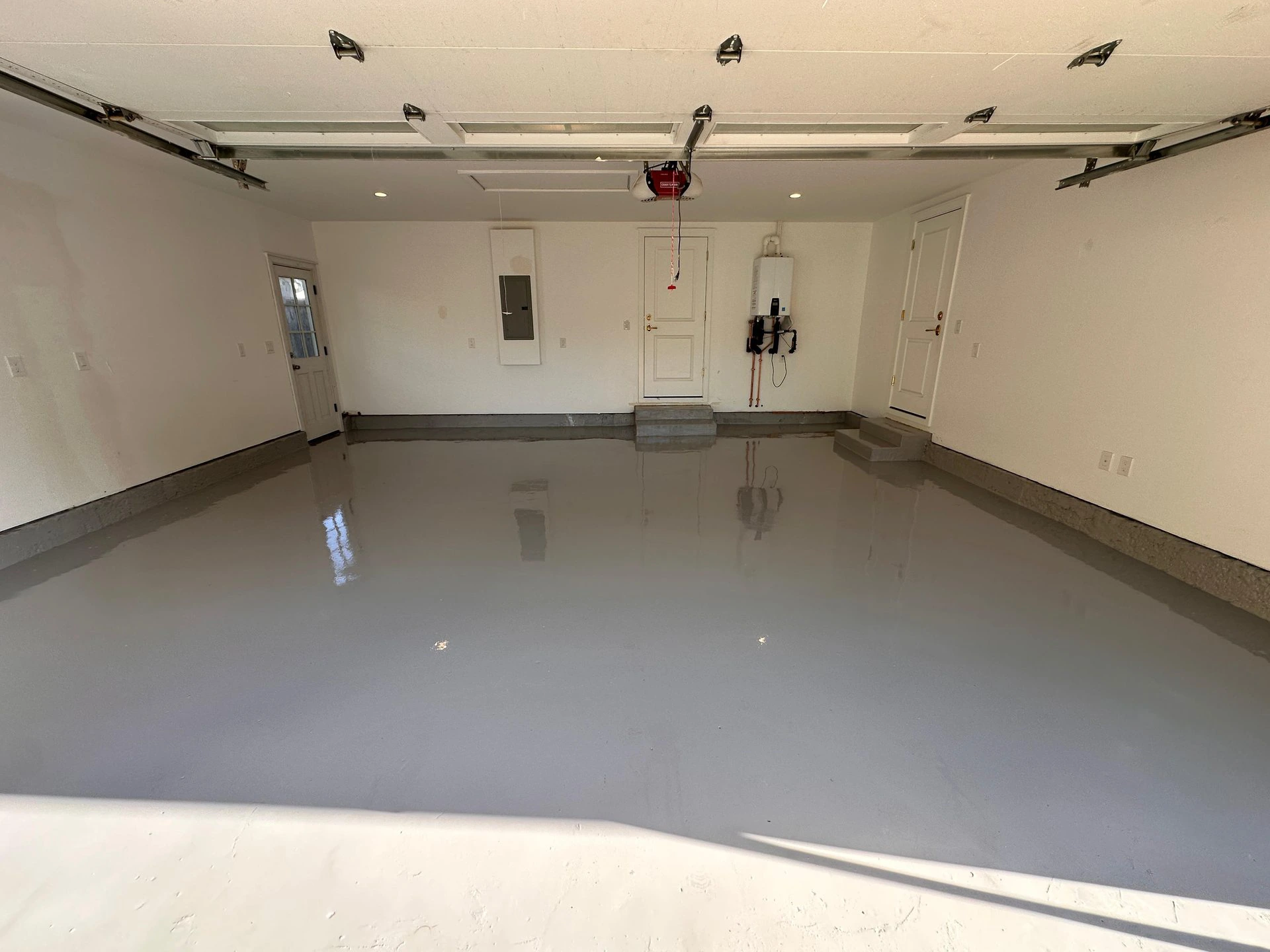 Finished solid epoxy garage floor